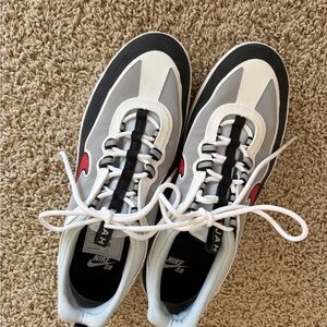 Nike SB Nyjah Free 2 Shoes Men’s Size 10 Skateboarding Black Red Sport Sneakers